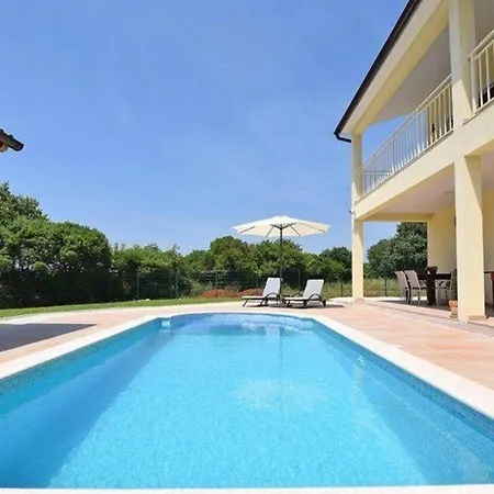 Modernes In Mit Privatem Pool * Pula