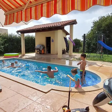 Prázdninový dům Modernes In Mit Privatem Pool